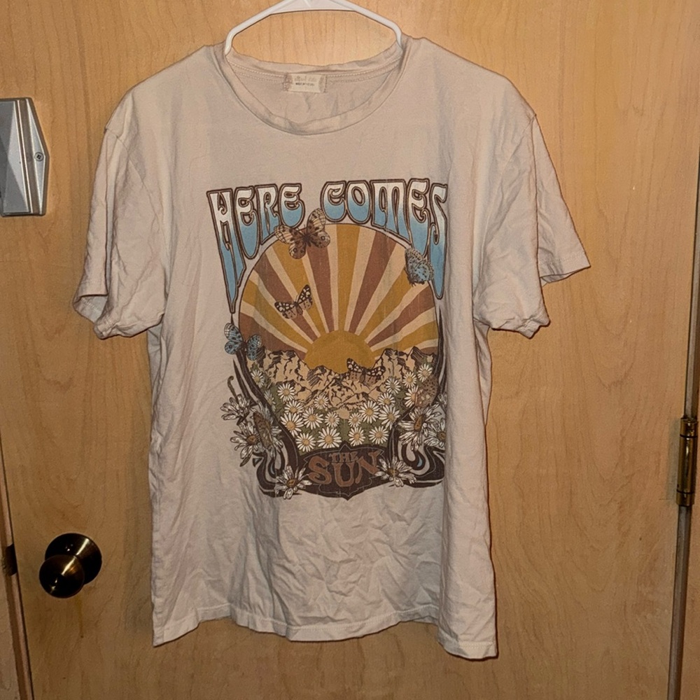 Here Comes the Sun Graphic Tee